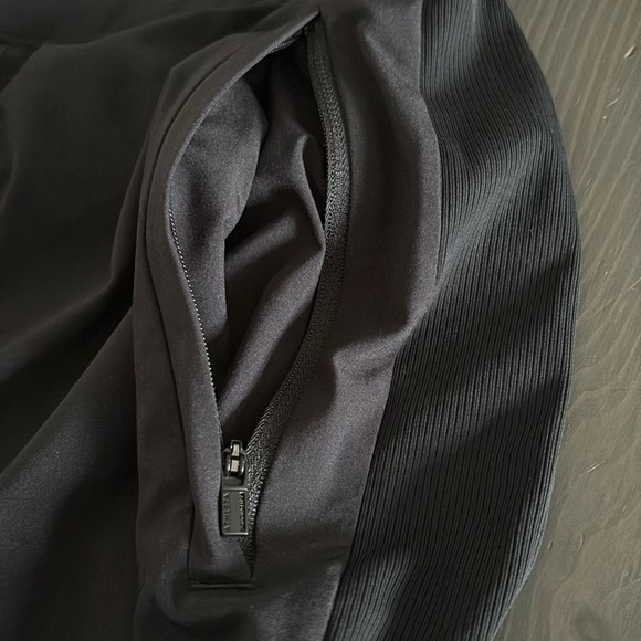 Athleta Brooklyn Bermuda Short Featherweight 9” Black Size 8 - Picture 13 of 16